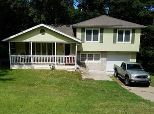 9724 Parkwood Ave, Kansas City, MO 64137