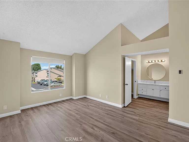659 N Lark Ellen Ave — Photo 25