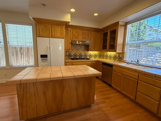Building Photo - 567 Jorgensen St