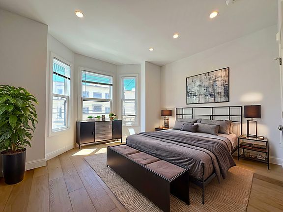4th image of 1710 Larkin St #8