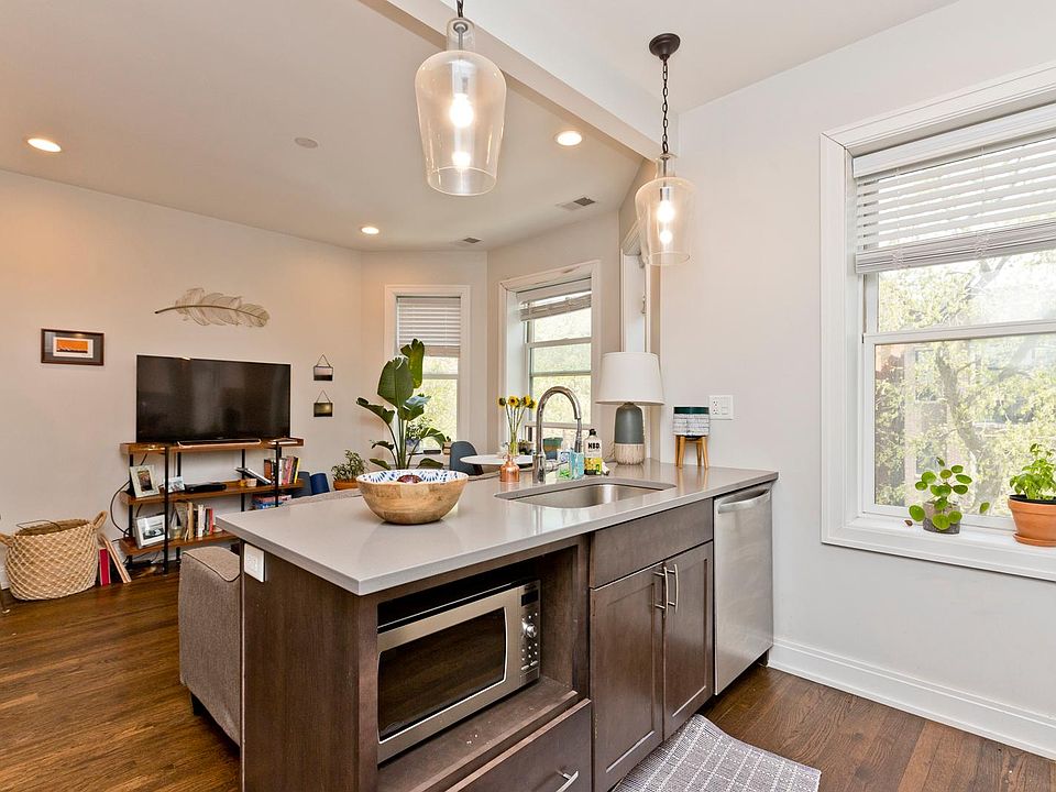 1st image of 856 N Hermitage Ave #3DF