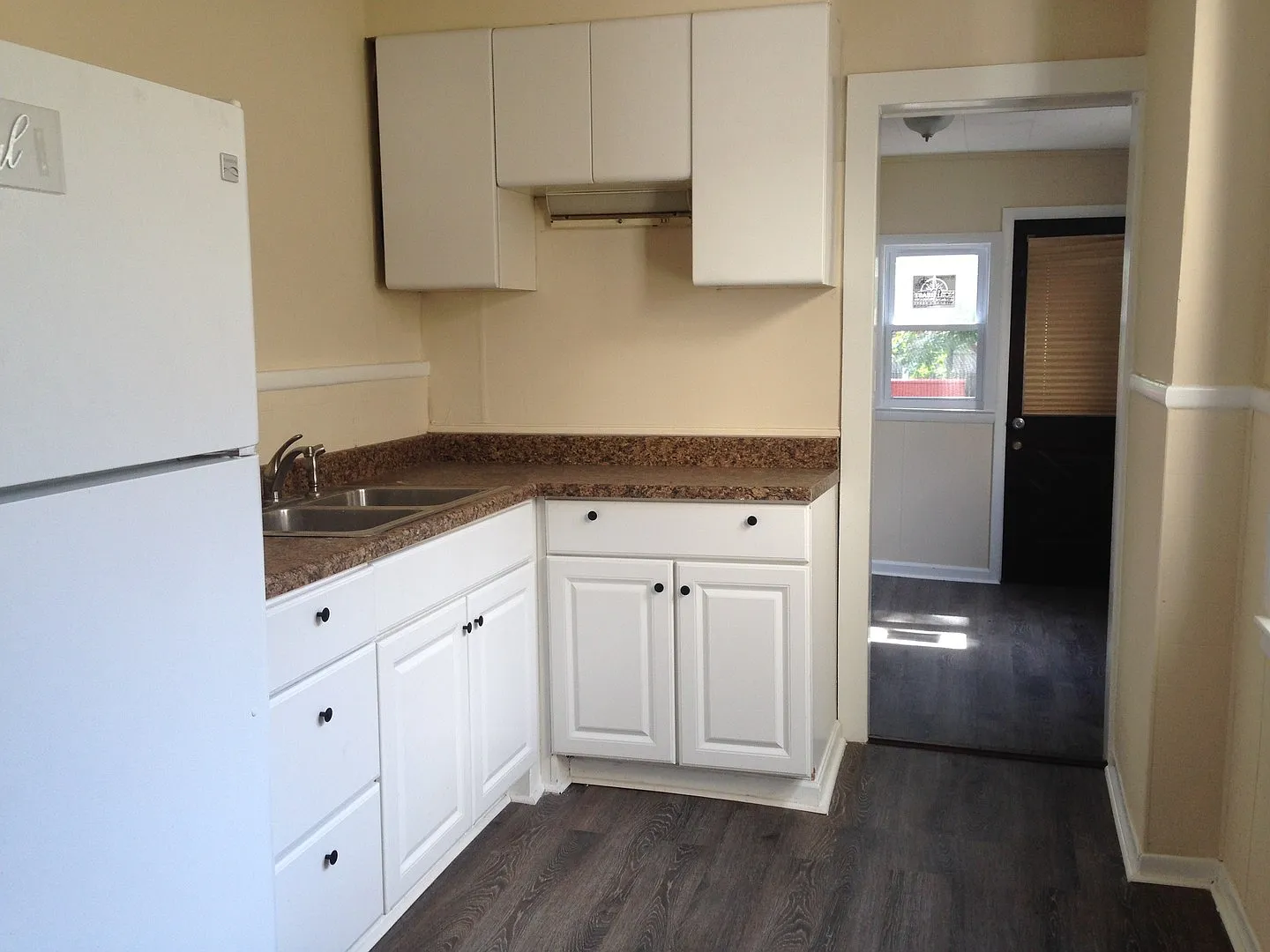 Great Home!! Spacious Living Area! Back Yard and Deck! Washer/Dryer Hook-Ups! — Photo 2