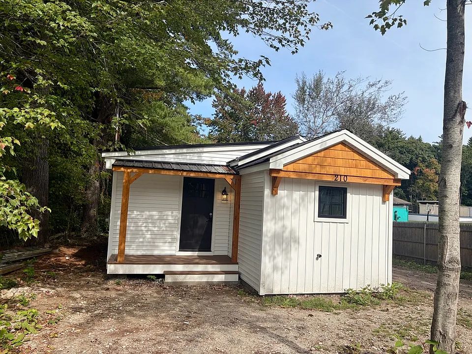 210 Rockingham Rd