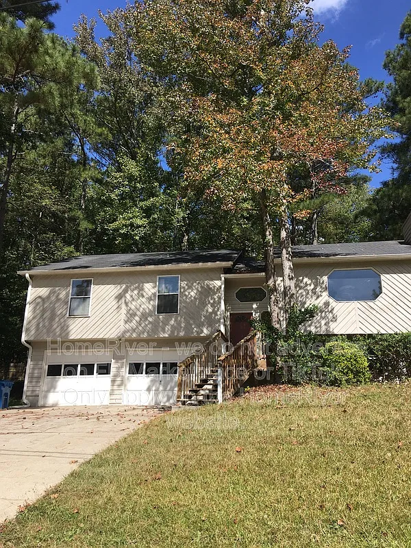 3 bed, 2.0 bath, 1982 sqft, $1,795 — Photo 1