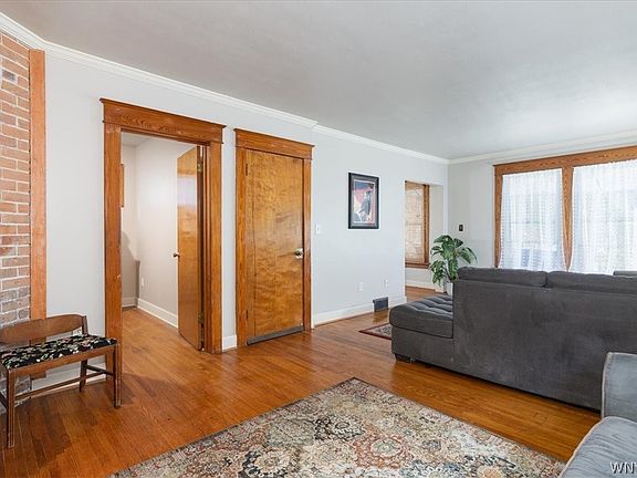 4th image of 1679 Amherst St