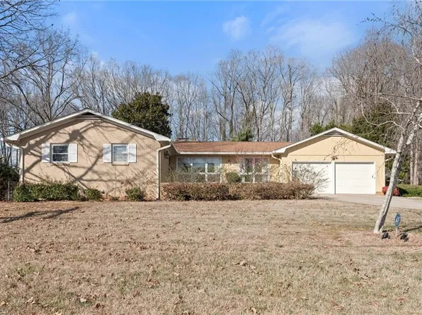 209 E Stadium Dr, Eden, NC 27288