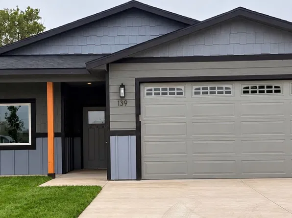 139 15th Ave, Dodge City, KS 67801