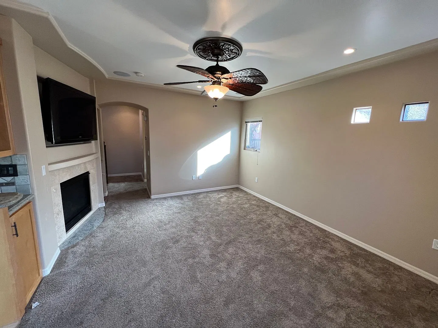 Spacious 2 Bedroom 2.5 Bathroom Condo in Mission Beach — Photo 4