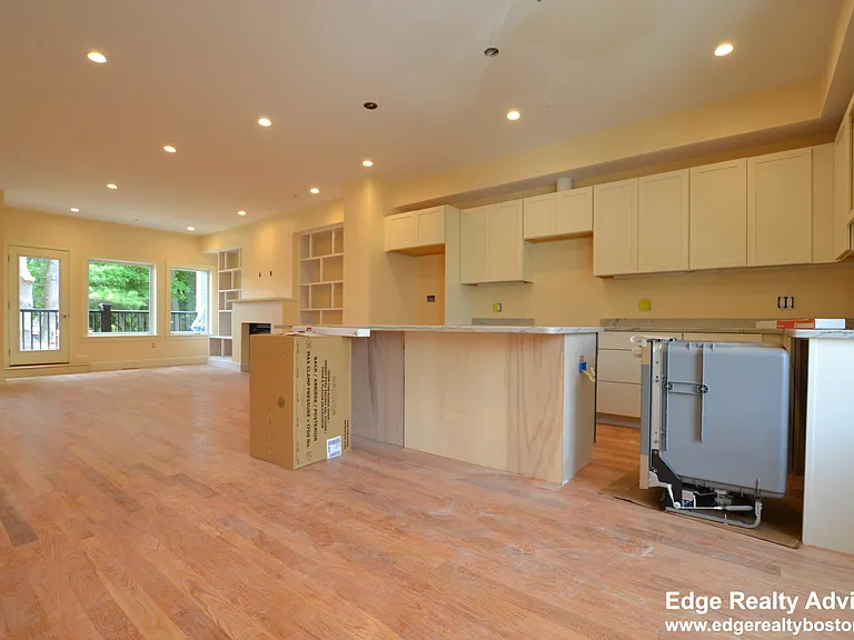 118 Tremont St — Photo 5
