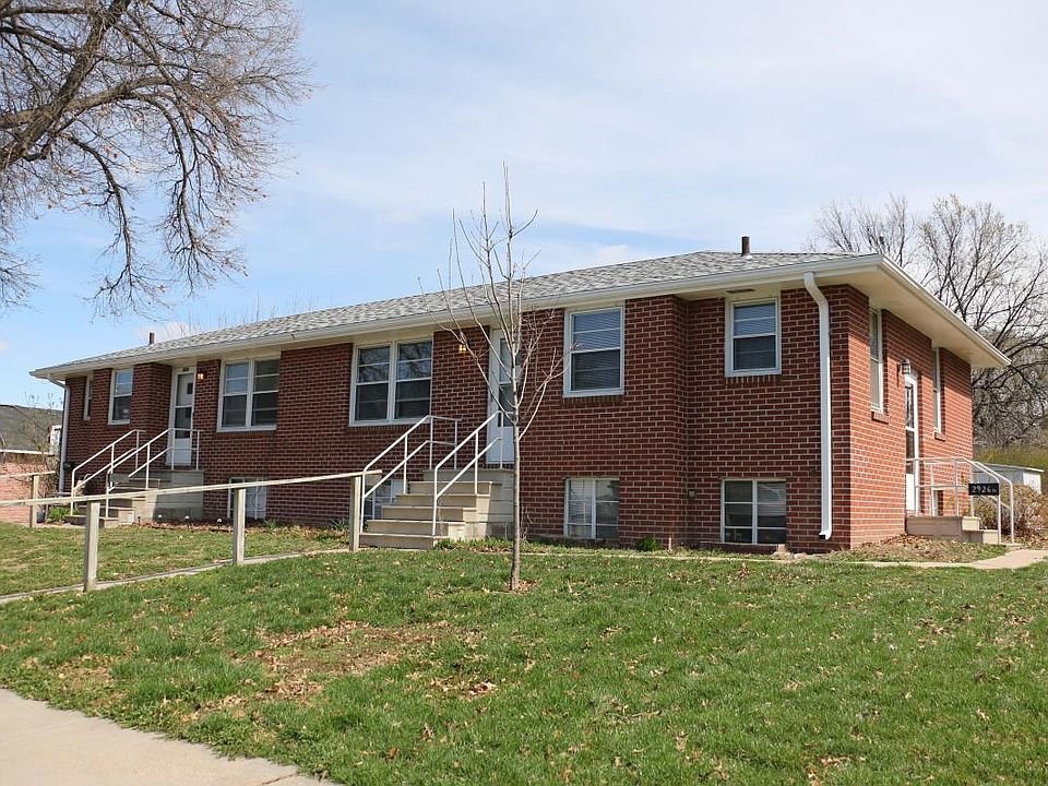 Private Entrance at Right