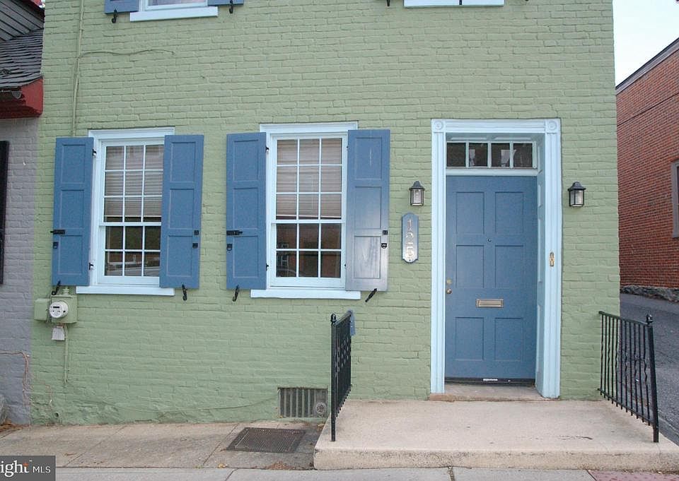 2nd image of 125 E Chestnut St