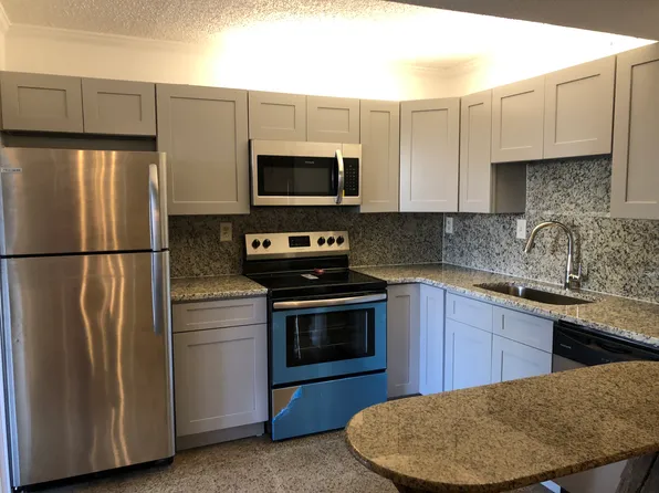 20135 NE 3rd Ct APT 3, Miami, FL 33179