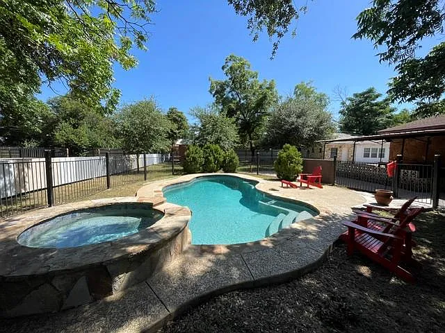 1506 E 2nd St — Photo 9