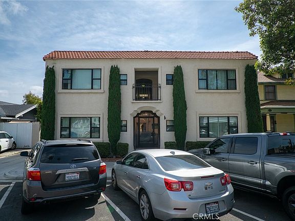 3rd image of 820 Cedar Ave