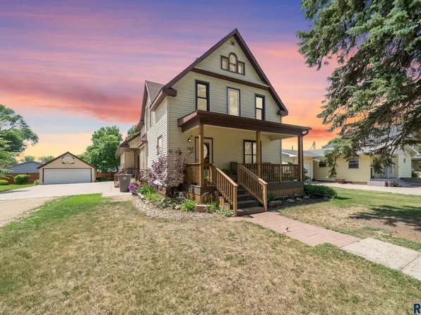 207 S Main Ave, Colman, SD 57017