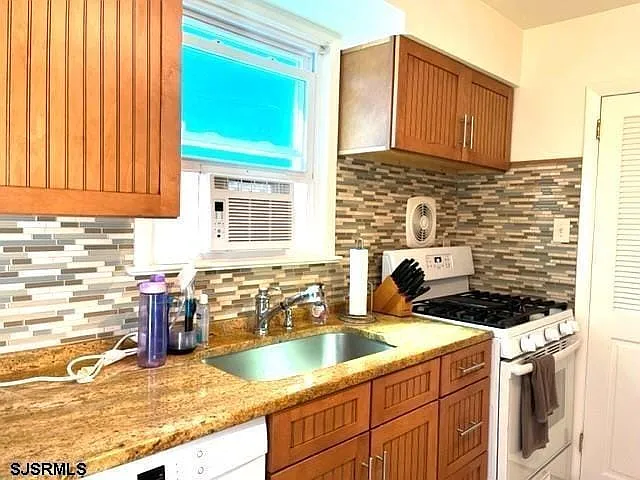 22 N Marion Ave — Photo 5