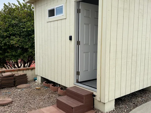 1514-1516 Calavo Dr, Escondido, CA 92026