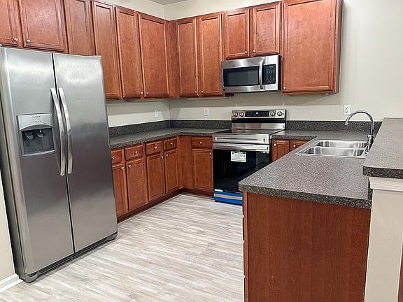 5th image of 932 Southmoor Dr Unit 105