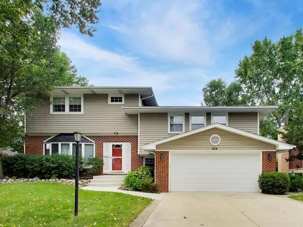 1914 N Burke Dr, Arlington Heights, IL 60004