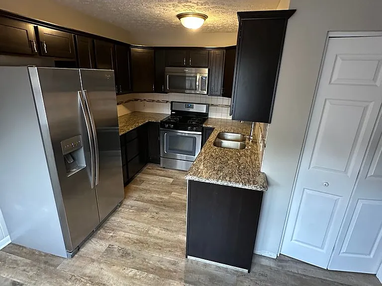 290 Lincoln St SW #I — Photo 2