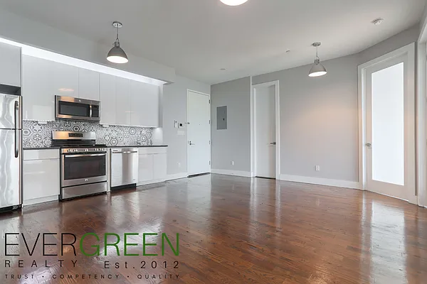 Rented by Evergreen Apartments BK | media 1