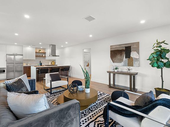 4th image of 3354 32nd St