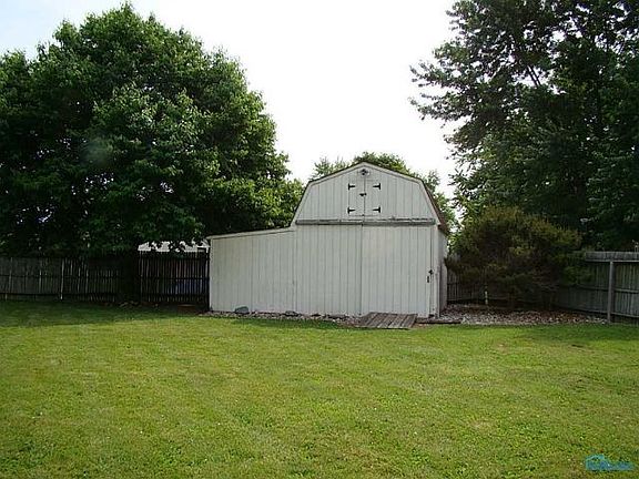 5th image of 607 Wood Dr