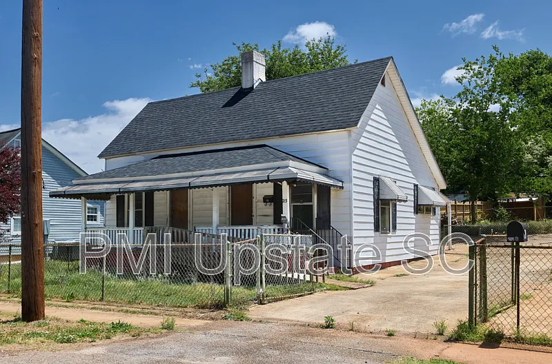 Building Photo - 213 A St