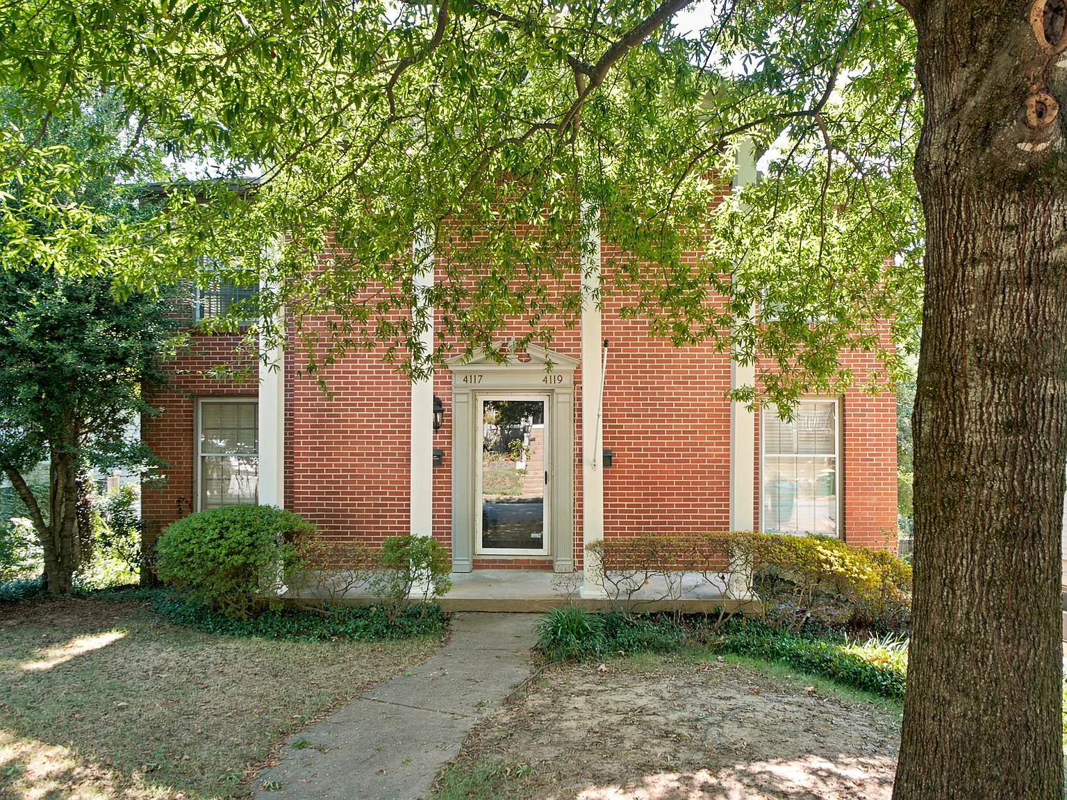 Adorable 2-Bedroom, 1-Bathroom Duplex Home — Photo 3