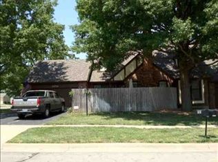 5656 SW Foxcroft Cir S, Topeka, KS 66614