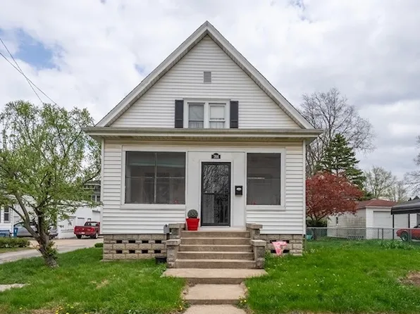 766 N Mill St, Pontiac, IL 61764