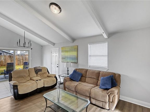 4th image of 3844 Plaza Dr
