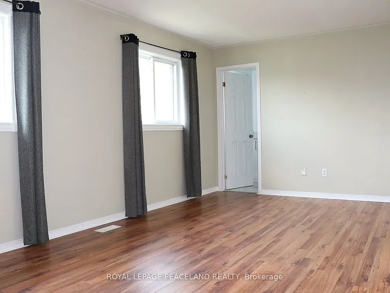 609 Walpole Cres — Photo 9