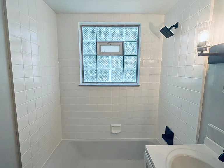 371 Indian Church Rd #4 — Photo 5