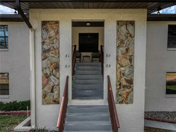 3 A Miracle Ave APT D, Avon Park, FL 33825