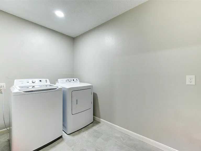 3046 Wagon Trail Dr — Photo 43
