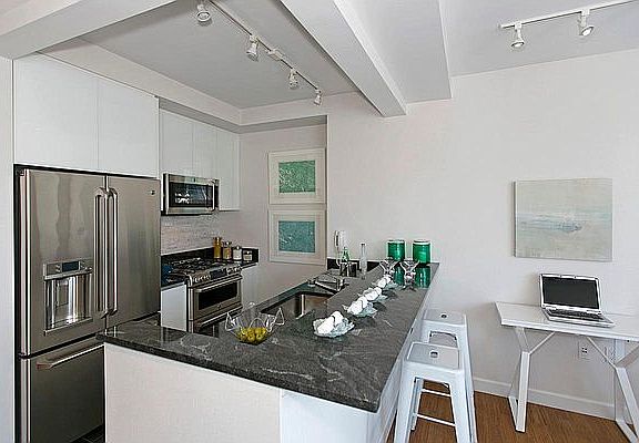 4th image of 160 W 62nd St APT 5B