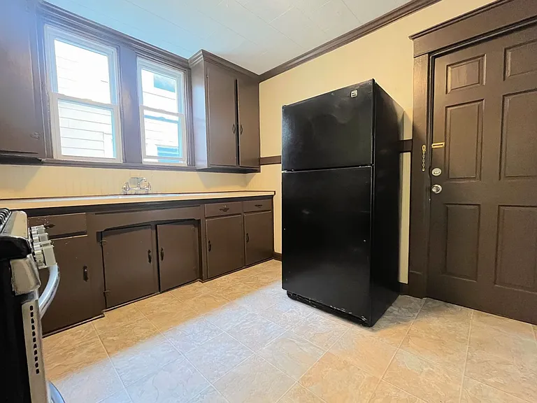 223 Virgil Ave — Photo 6