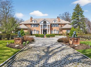 195 Feeks Lane, Locust Valley, NY 11560