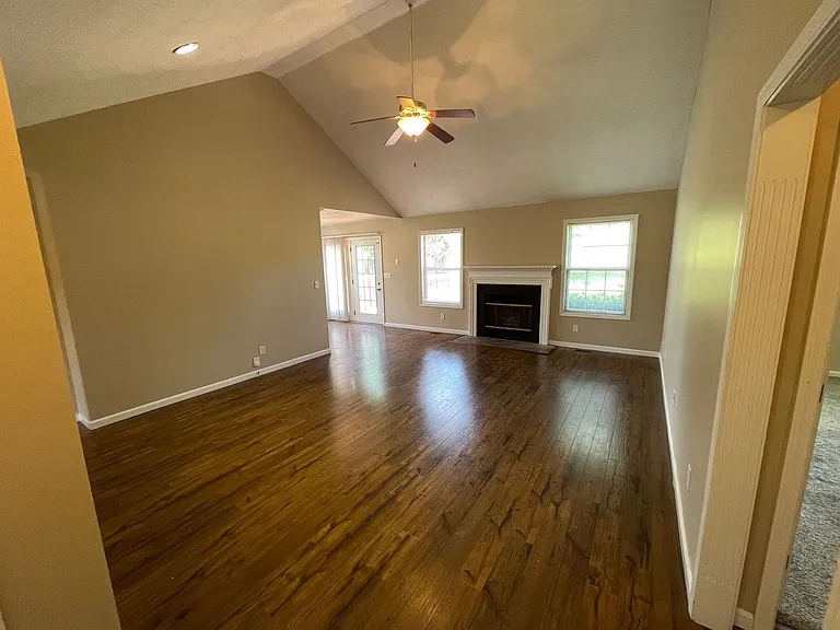 92 N Country Dr — Photo 4