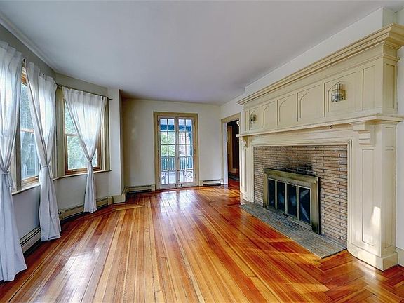 3rd image of 138 Arnold Ave