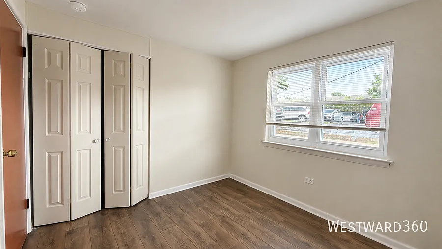 Available Now, Spacious 2 Bed / 1 Bath Garden Apartment — Photo 3