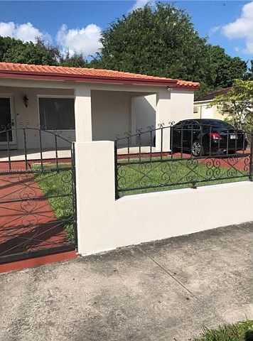 1st image of 410 NW 44th Ave