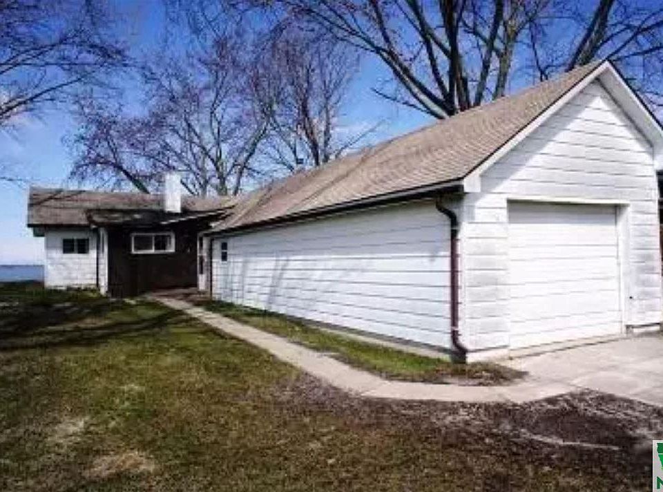 1st image of 206 Lakeshore Dr