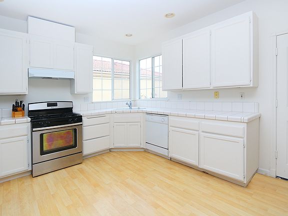 5th image of 414 W Hawthorn St