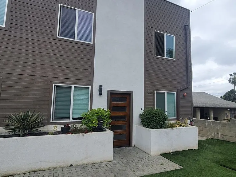 1276 1/2 Ricardo St — Photo 3