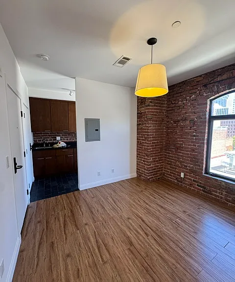920 Montgomery St #311 — Photo 2