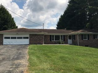 102 Bluestone Dr, Bluefield, VA 24605