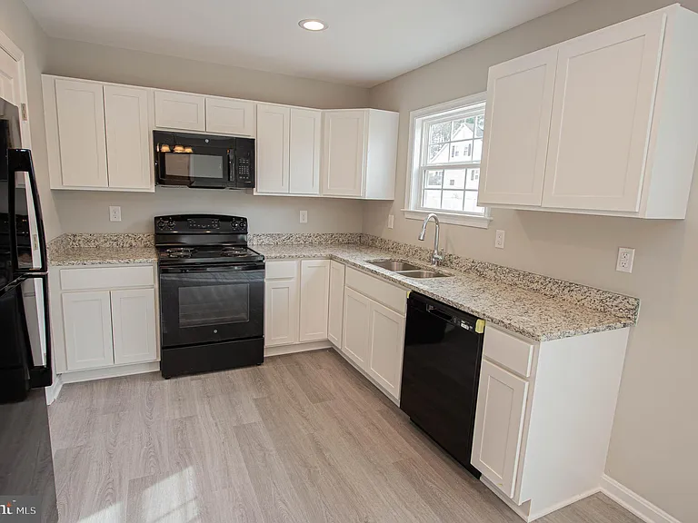 241 Morgans Ct — Photo 21