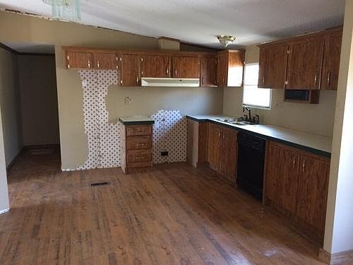 3rd image of 229 Drakes Ln